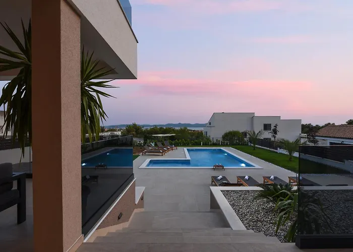 别墅 Sunlight Zadarvillas 扎达尔